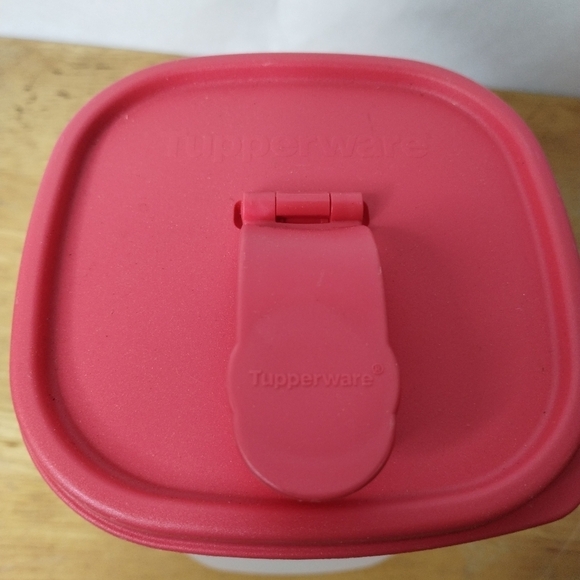NEW Tupperware Liquid Keeper – Leakproof Storage Container 4 Cup - Picture 3 of 5